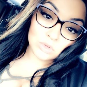 Meet your Posher, Alexis